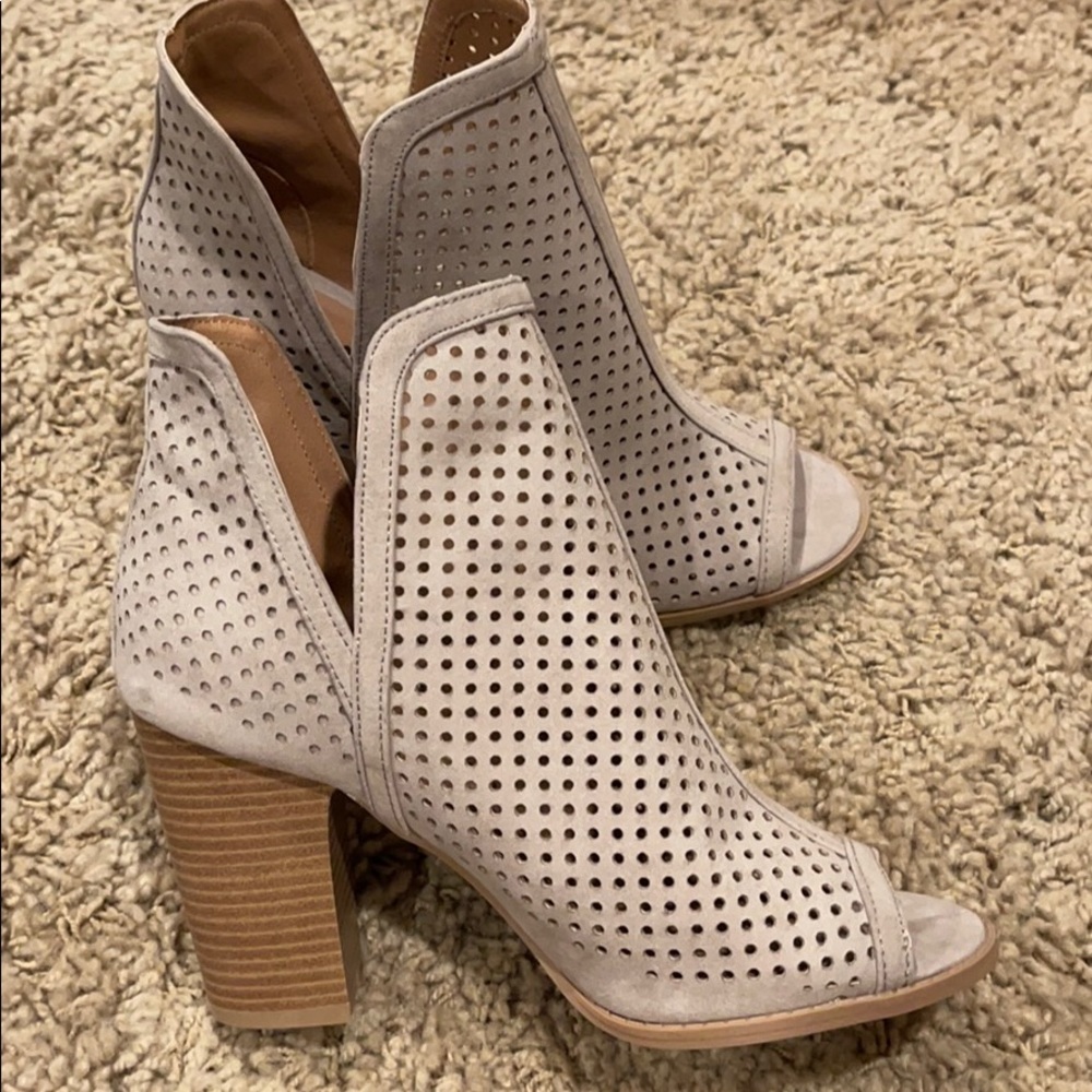 Vici Taupe heel bootie